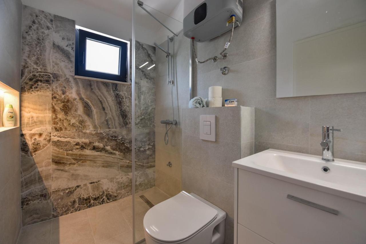 Lazaneo Seafront Apartments, Jelsa  Bagian luar foto