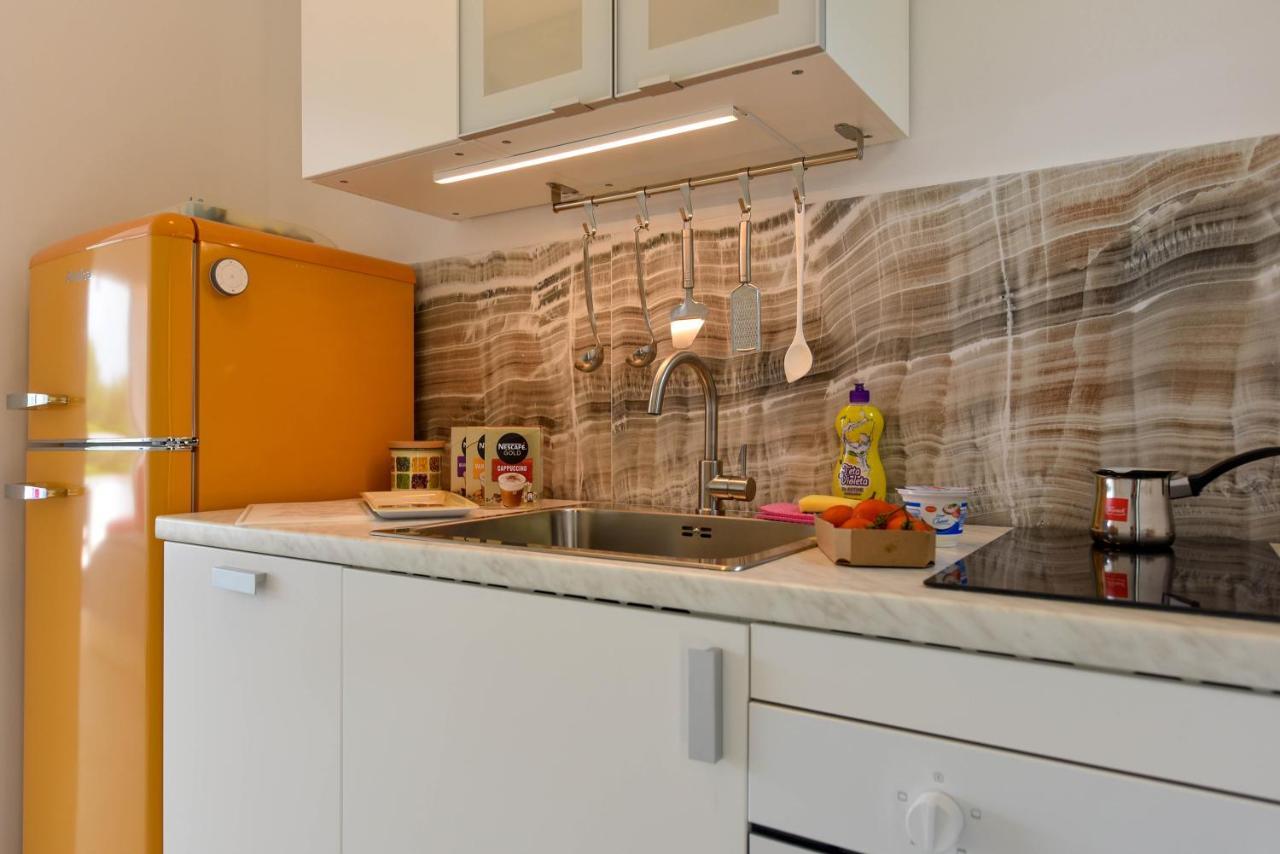 Lazaneo Seafront Apartments, Jelsa  Bagian luar foto