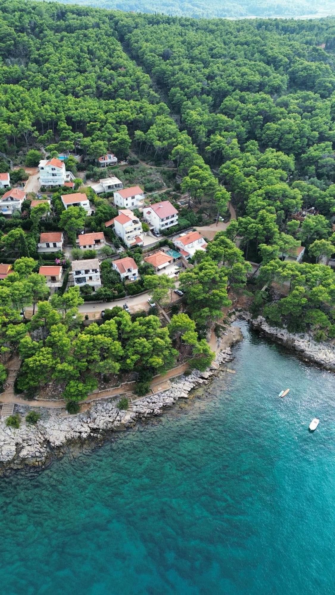 Lazaneo Seafront Apartments, Jelsa  Bagian luar foto